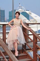 组图：杨丞琳携新专辑亮相黄浦江畔