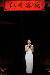 组图：周杰伦畅谈与虚拟邓丽君合唱感受