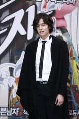 独家：张根硕撑《漂亮男人》 韩彩英身材恢复快