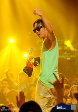 组图：HaHa等《尹道贤的Must》献热情舞台