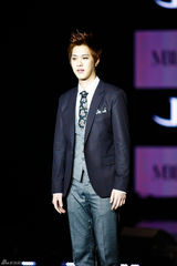 独家高清：韩团MBLAQ发新辑《BROKEN》化身暖男