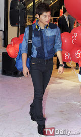 组图：韩星Secret黄静茵等亮相品牌开业典礼