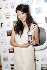 幻灯图：李曼筠站台装扮成熟 妩媚动人秀娇羞