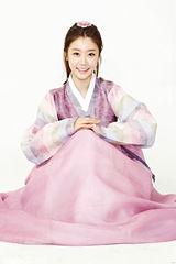 高清组图：GirlsDay穿传统韩服向粉丝拜年