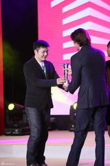 组图：何念年度人物实至名归 感激父亲的鞭笞激励