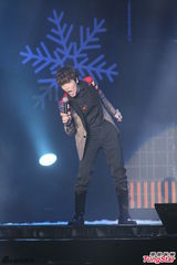 组图：萧敬腾炎亚纶亮相圣诞演唱会high翻全场