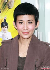 组图：吴君如宣传贺岁片 化身严母与陈可辛开战