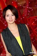 高清图：《越光宝盒》见面会 梁咏琪对造型满意