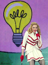 组图：麦当娜巴塞罗那开唱扮嫩热舞