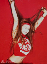 组图：f(x)宋茜甜美写真 出演维尼夫妇走红