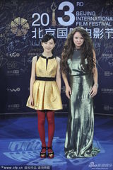 组图：莎拉-布莱曼亮相北京电影节蓝毯