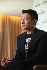 组图：刘德华亮相接受专访 谈新片力挺林志玲