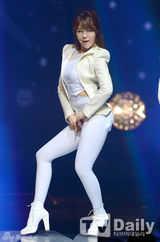 组图：Dal★shabet与AOA等热舞WAPOP演唱会