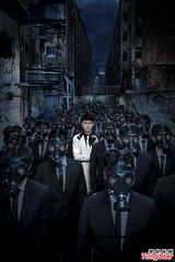 组图：方大同首曝新碟封面 戴防毒面具设计前卫