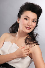 组图：阎青妤复古写真优雅迷人