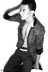 组图：张殿菲复出写真初现熟男气质