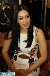 组图：钟丽缇授育儿经 自曝有意直播生产第四胎