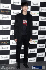 组图：金亨俊Jewelry等盛装出席首尔时装周