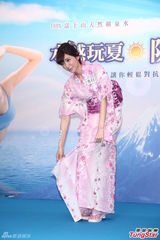 组图：宅男女神郭雪芙穿和服代言 大谈夏日美白
