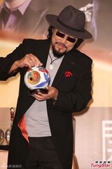 组图：张菲将办首发演唱会 力挺小S挺过风波