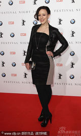 幻灯图：群星齐聚电影节之夜活动 布吉特举止出位