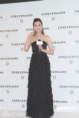 组图：李嘉欣出席美钻活动 坦言手饰留给儿媳