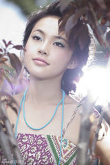 组图：张佳宁登时尚杂志 尽显“甜美教主”范儿