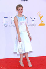 组图：《广告狂人》小美女琪兰-席普卡直筒裙变熟女