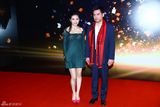 组图：2013微博之夜红毯 设计师兰玉携手邓飞