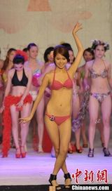 组图：成都选美引微博吐槽 佳丽像陈汉典