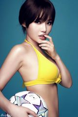 组图：徐冬冬变意大利足球宝贝 比基尼写真狂野性感