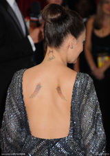 高清组图：奥斯卡红毯 妮可-里奇灰色礼服丰姿绰约 