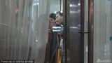 组图：张智霖携老婆品美食 无大牌架子排队等位