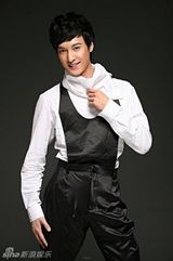 幻灯图：何建泽写真酷似吴彦祖 展现王子魅力