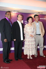 组图：汪明荃与中乐团人士一齐出席午餐会