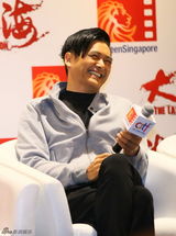 组图：《大上海》主创亮相新加坡 周润发搞笑全场