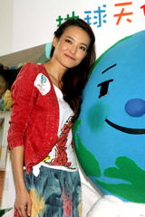 组图：舒淇何润东为公益献身 望有稳定感情