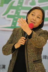 组图：《生活启示录》探班 胡歌闫妮欢乐大小配