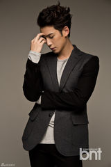 高清组图：韩星朴基雄拍写真 雕刻外貌精致帅气