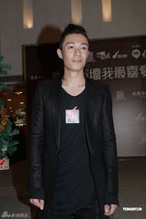 组图：黄贯中与朱茵考虑结婚 梁汉文谈颁奖礼预测 