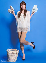 组图：日本模特宫田聪子示范89款秋季服饰搭配