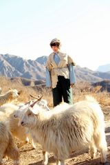 组图：《AA制生活》马苏农村演绎“牧羊女”