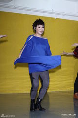 组图：黄小琥彩排秀性感舞技 称遭女同性恋告白