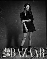 高清图：姚晨《芭莎》黑白写真 眼神柔媚气质好