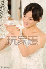 组图：袁姗姗身着白色礼服 诠释清新“美肌”大片