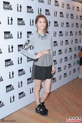 组图：吴千语亮相露蛮腰 否认与林峰当众亲热