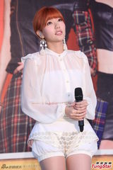 组图：Dream Girls露腿办签唱 明道帅气助阵