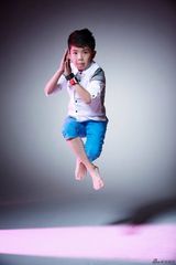 组图：童星黄敬冉帅气可爱写真曝光