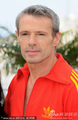 幻灯图集：《人与神》记者会 导演主演断背吻