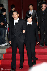 幻灯图集：《孔子》台湾首映 周润发心情大好笑不停